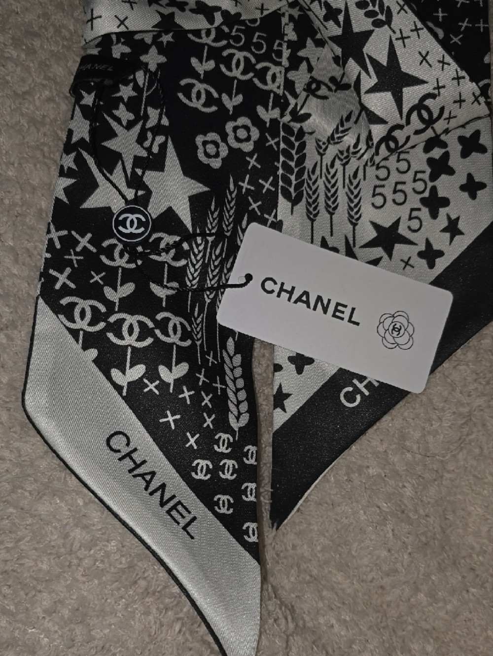 CHANEL Black & White Silk Twilly with Logo & Star Motifs - Picture 2 of 6